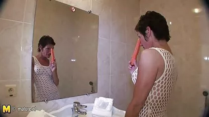 Blonda ca Hot imagini cu fete nud Chili Willillo în pat cu iubitul