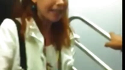 Firimituri negre mari sunt în portbagaj profesoare goale