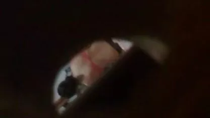 Fiica impur a fete în țîțele goale început să se masturbeze la numirea unui medic.
