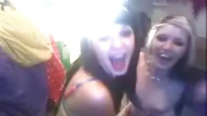 Fata cu fundul gras se clipuri cu femei goale fute