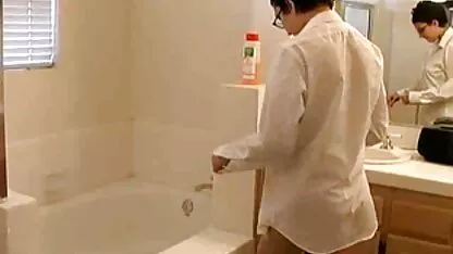 Preludiul spanks studenți, fete nud la plaja și apoi ea a leșinat.
