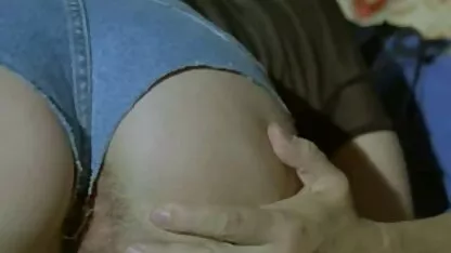 Un bețiv care vreau să văd femei goale se joacă cu mama lui fără să pună întrebări.