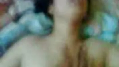 Spy sora Se fete goale care se fut masturbeaza prin usi.