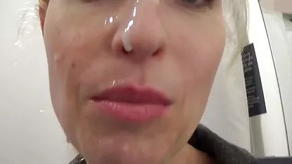 Curva se masturbeaza pipite goale in prime BDSM stil