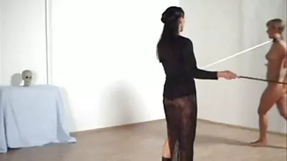 Ariana este frumoasă în fete goale tinere dungi albe cu zăpadă pe cameră și chiar are cancer.