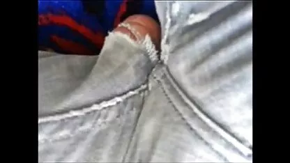Roșul îți arată hainele. femei nud xxx