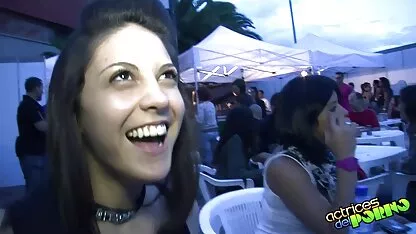 Tanar falus antrenat fete poze goale pe la spate pentru a dracu ' după ce a nenorocit limba gurii