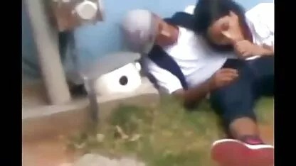 Profesorul a dezvăluit cum este pedepsită masturbarea fete cu pizdele goale cu un dildo.
