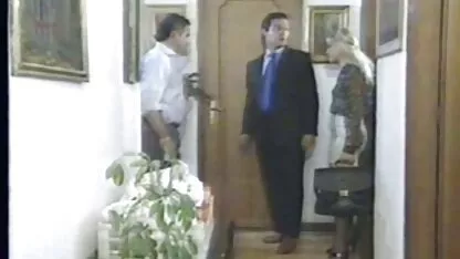 Degetele de fete dezbracate la mare la picioare și tocuri Sissy
