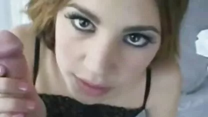 Am văzut cum o fată perfectă se purta cu caut femei goale un penis și a decis să ajute.