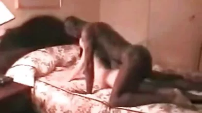 El a cerut cele mai frumoase fete dezbracate să-l aprofundeze.