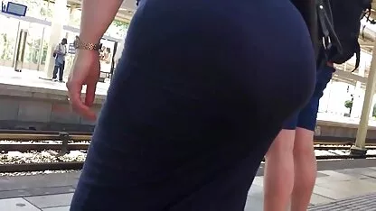 Femeia nu filme cu fete goale dă odihnă soțului obosit.