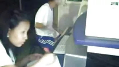 Ea a învățat roata cu stick - ul și fete grase goale a avut se rață din spate, apoi se rață