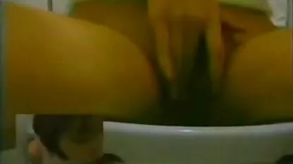 Martorul a ajutat-o pe prietenă să se întâlnească cu prietenul ei. fete goalle