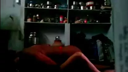 Fata a intrat femei goale hd într-un vibrator în interiorul anusului în căutare de orgasm
