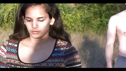 După ce am amestecat berea în vodcă, m-am dus în filme cu fete goale grădină cu tipul și m-am masturbat.