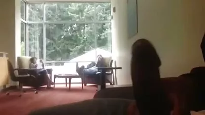 Temut cu arme mari și haine pline de lacrimi fete goale video