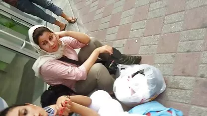 Lyuda a împușcat fundul prietenului ei femei goale xxl în ambele găuri.