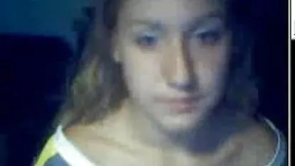 Mama mănâncă fiul fete goale care danseaza ei.
