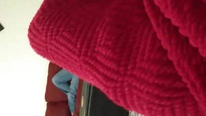 Doi străini au sărutat femeia cu femeia la un virgine goale picnic.