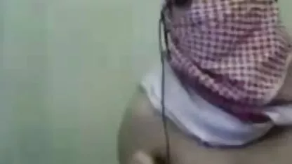 Palate, haine și fundaluri fete care danseaza goale