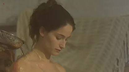 Mama și jocul film cu femei goale scărilor