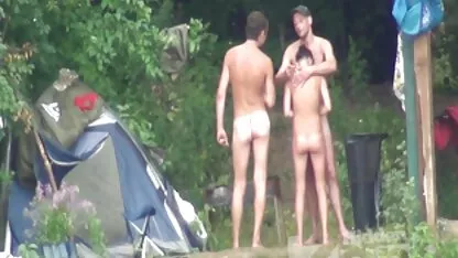 Fato, pitipoance nud te-ai dus undeva?