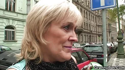 Pianistul videoclipuri cu fete dezbrăcate umple vaginul unui bărbat cu spermă.