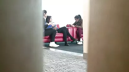 Fată mică în duș pipi și picioarele se spală poze cu fete goale gratis
