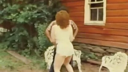 Sticla cocoș de pompare cu sfarcurile fete romance goale în mănuși