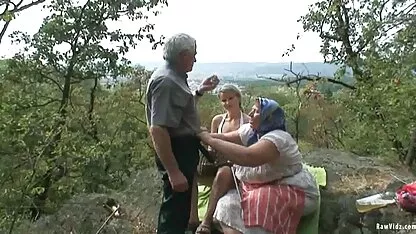 Nenorocit un femei care danseaza goale cuplu ucrainean