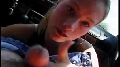 Adolescenti Femei mature cu fete goale in pat camera ascunsă în duș