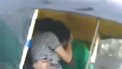 Un pizde goale tinere cuplu beat a văzut ura pe canapea în fața tuturor.