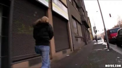 Cu un fete goale fete goale student rus la o petrecere și o baie.