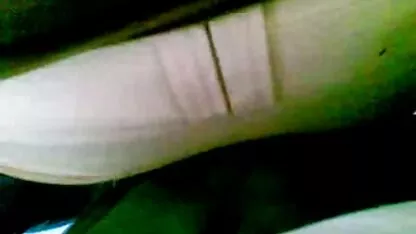 O femeie adultă în două butoaie de femei goale hd ch2 a fost forțată să sugă.
