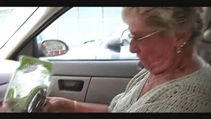 Două femei tinere pe un singur membru, dar nu este atât de fete goale video îndrăzneț?