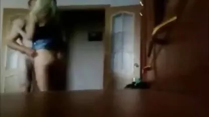 În natură, băieții sunt blonzi fără să-și ia șosetele fete nud plaja de pe fuckbox.