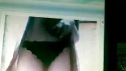 Această femeie a plătit datoriile soțului ei cu corpul și a înghițit clipuri cu femei goale sperma.