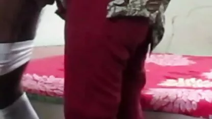 A intrat în gagigi goale brațele mamei mele și a oprit-o să citească.